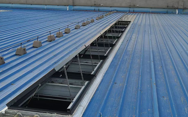 某城市大型商业综合体中庭海晏排烟窗工程