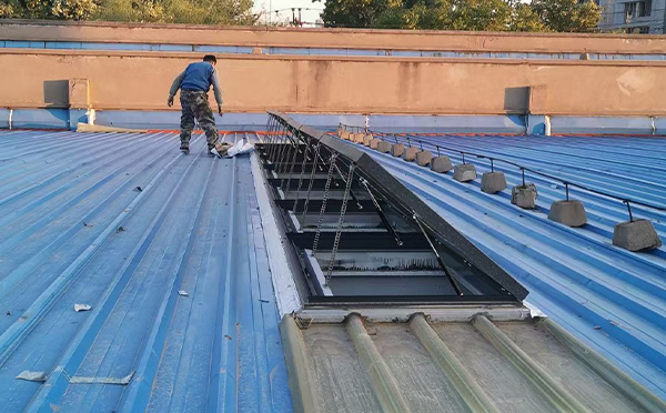 某区域性物流仓储中心海晏排烟窗系统安装项目